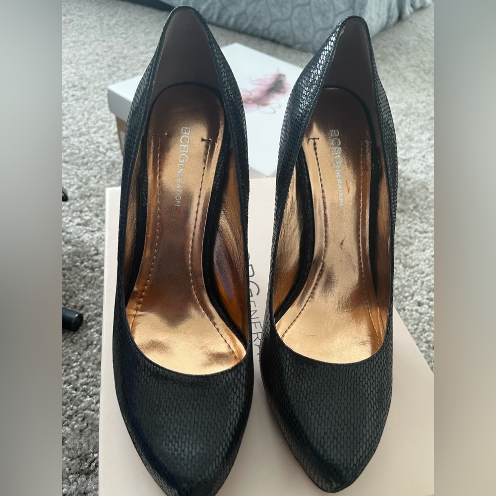 BcBg snake skin pump